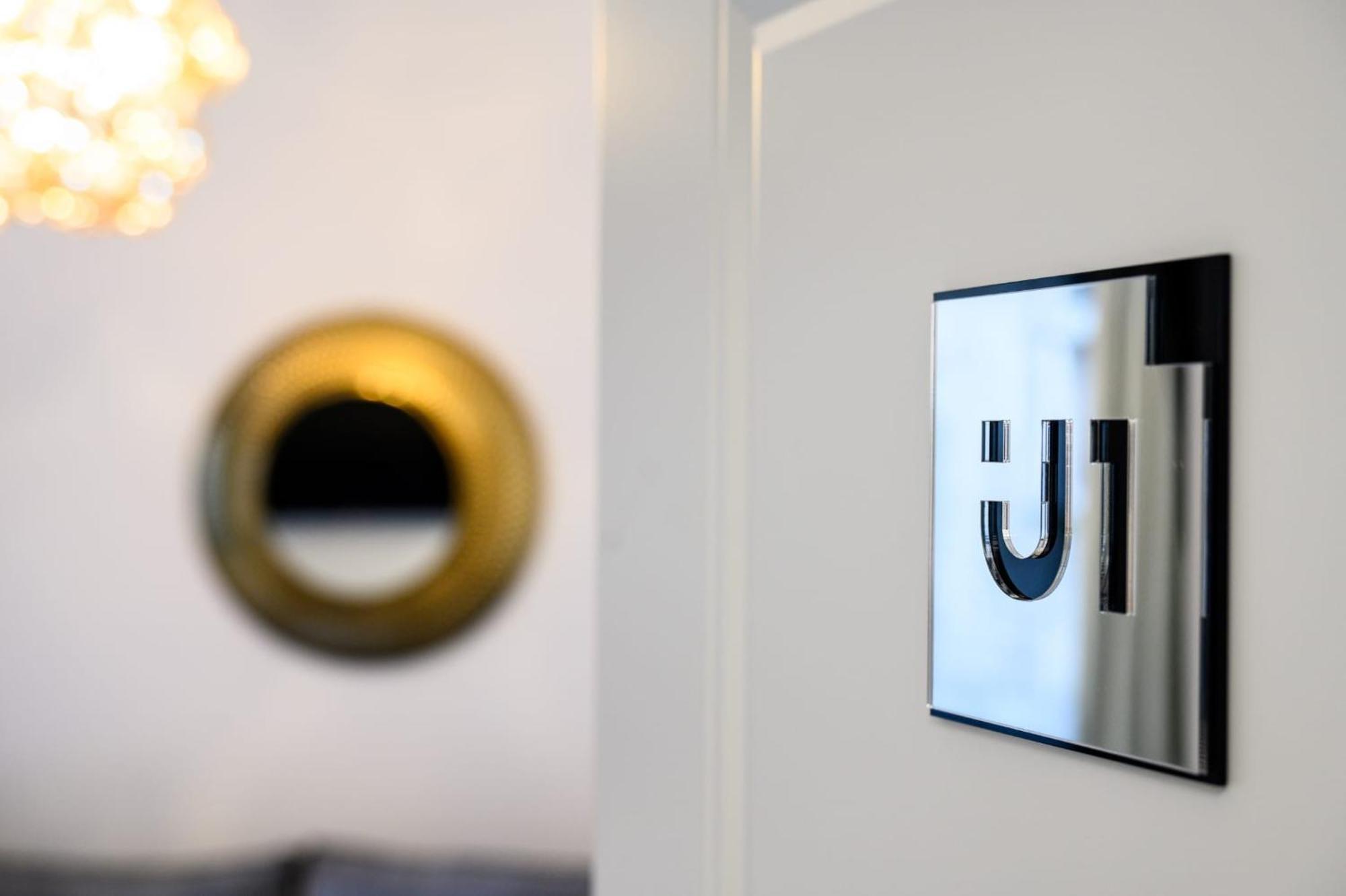 Urban Downtown Luxury Rooms And Suites Belgrade Room photo