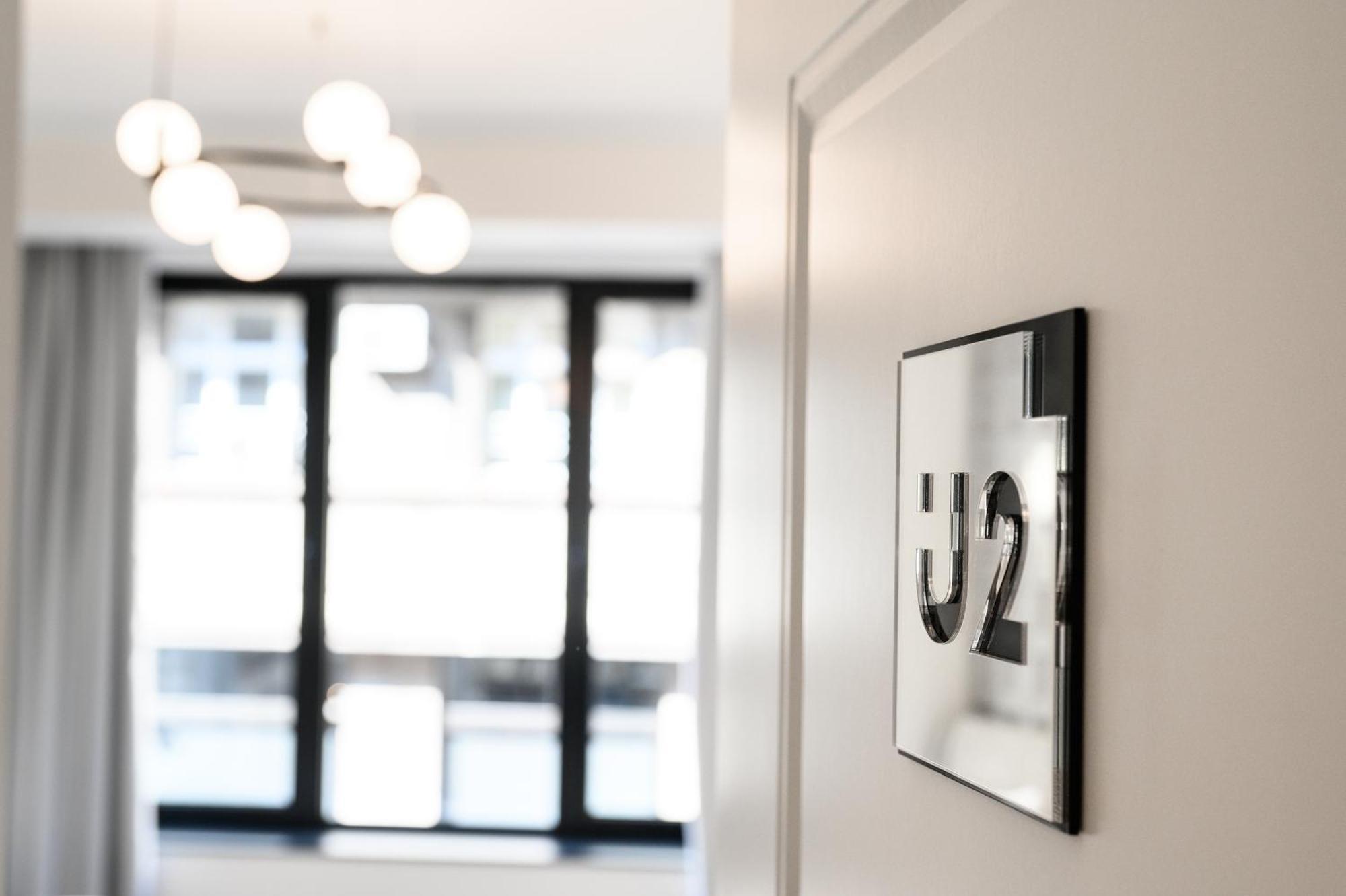 Urban Downtown Luxury Rooms And Suites Belgrade Exterior photo